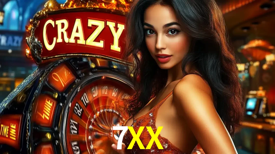 Mulher glamourosa olhando para a câmera com a roda vermelha do Crazy Time ao fundo em um ambiente de cassino, destacando a emoção dos jogos ao vivo no 7XX.